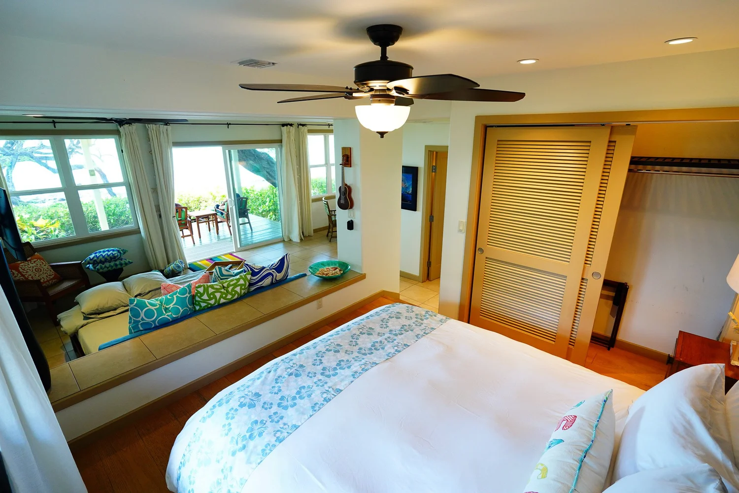 Hale Wa'a bedroom looking out to the lanai