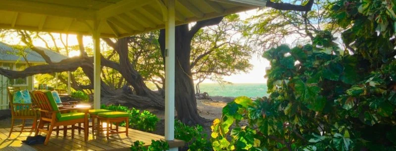 Cottage lanai furniture overlooking the beach