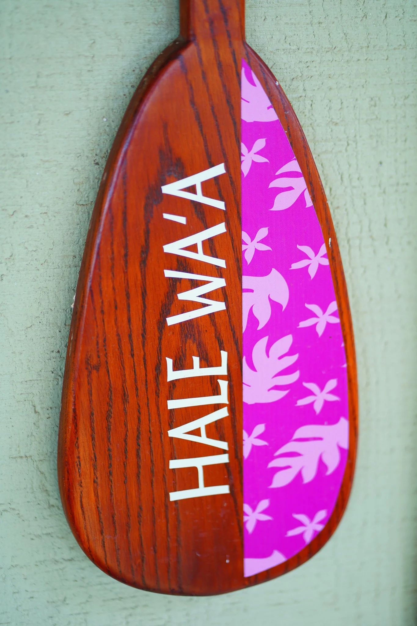 Hale Wa'a carved paddle sign